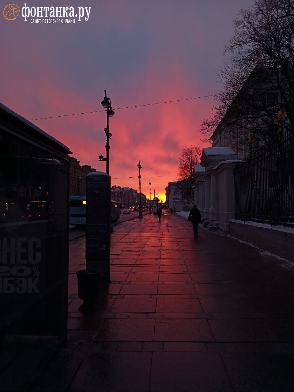 Огненный рассвет бушует над Петербургом Огненный рассвет бушует над Петербургом