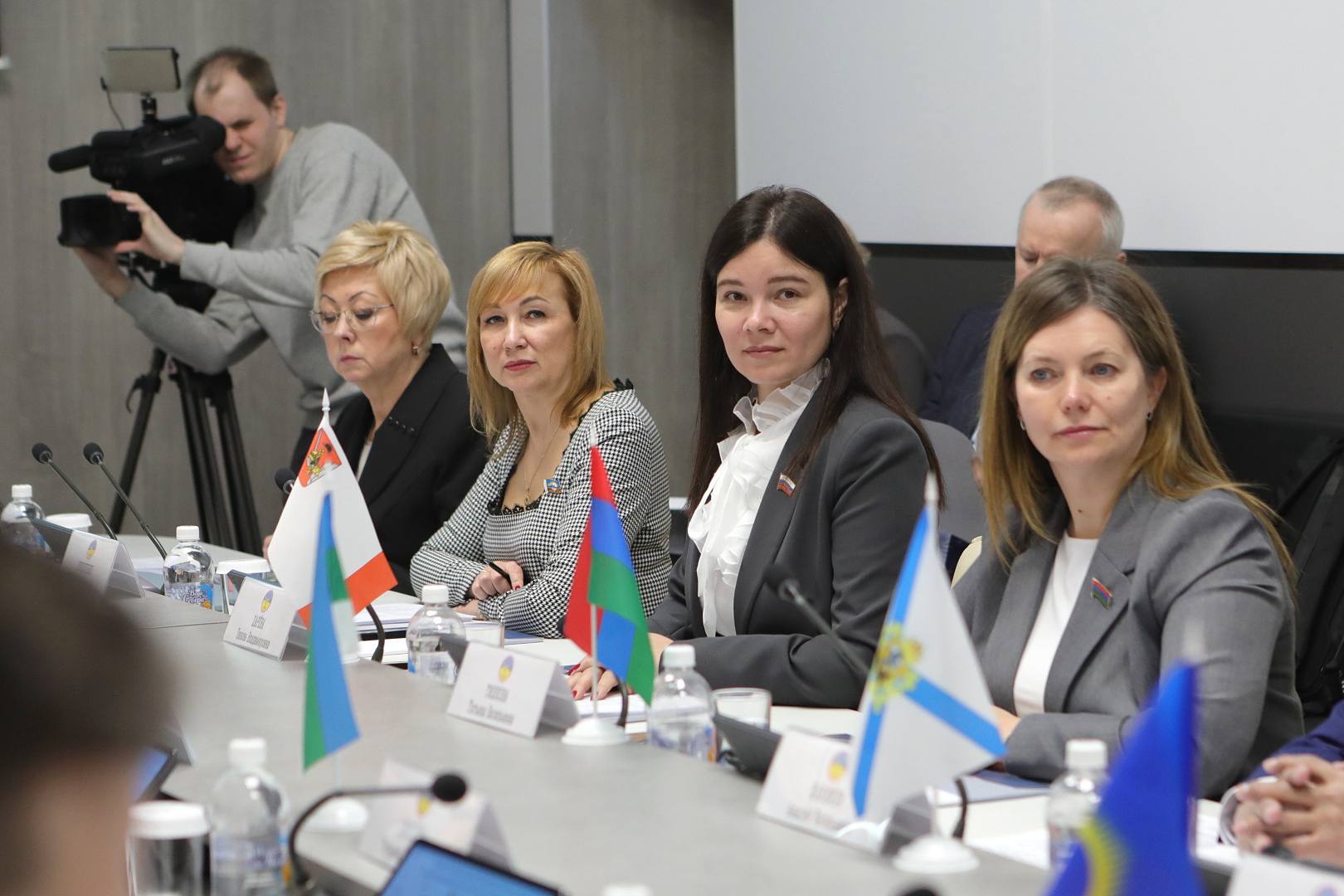 Депутат Михаил Амосов принял участие в заседании комитета ПАСЗР по делам Севера и малочисленных народов в Мурманске Депутат Михаил Амосов принял участие в заседании комитета ПАСЗР по делам Севера и малочисленных народов в Мурманске