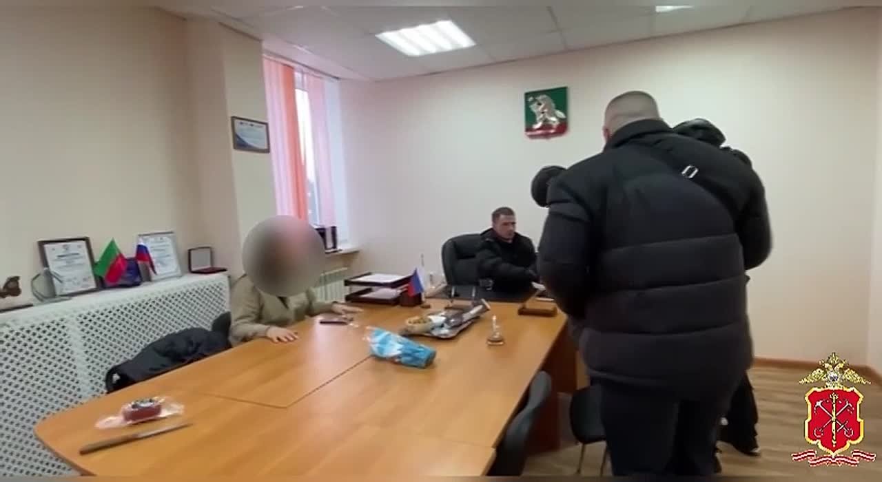 В Ленинградской области сотрудниками полиции по подозрению в получении взятки задержан глава одного из муниципальных образований