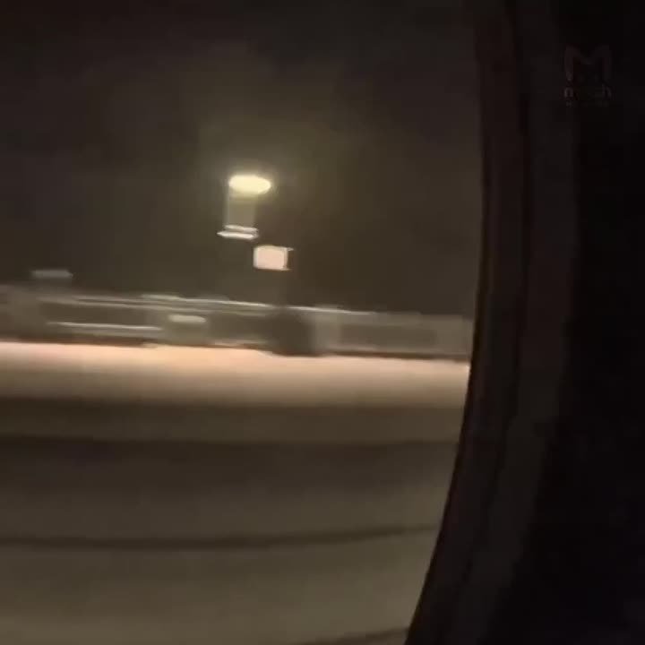 На скорости 157 кмч в пургу, высунувшись из "Ласточки", катнул 13-летний питерский зацепер — на видео