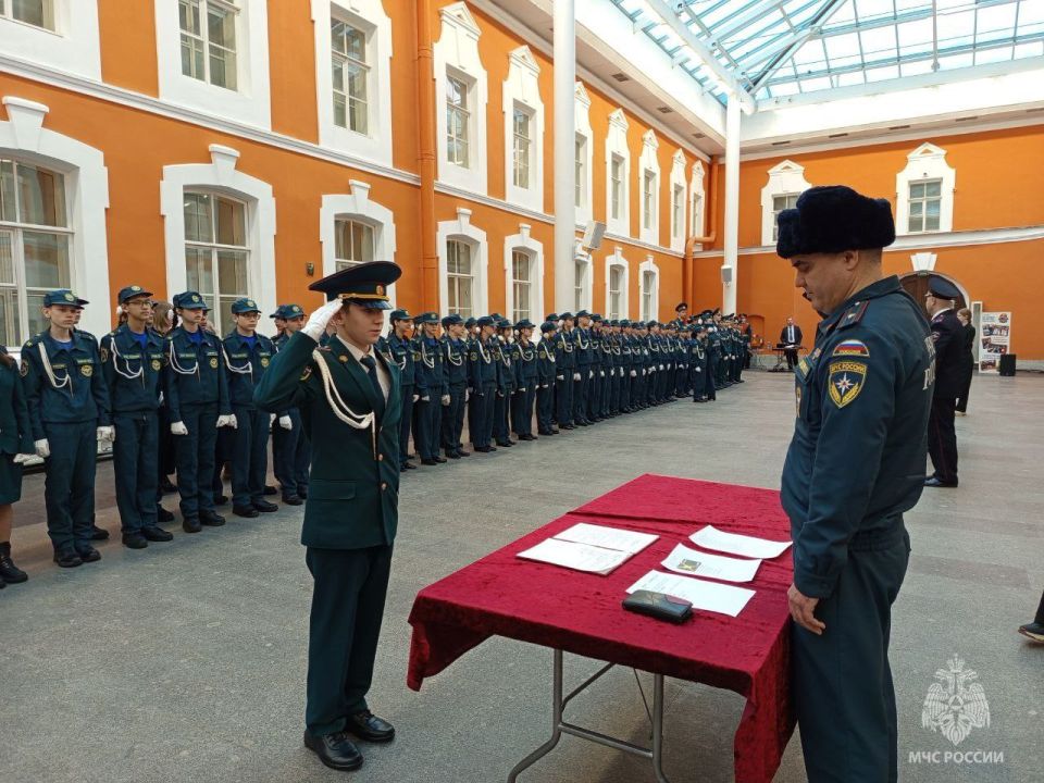 "Чрезвычайных кадет" становится все больше
