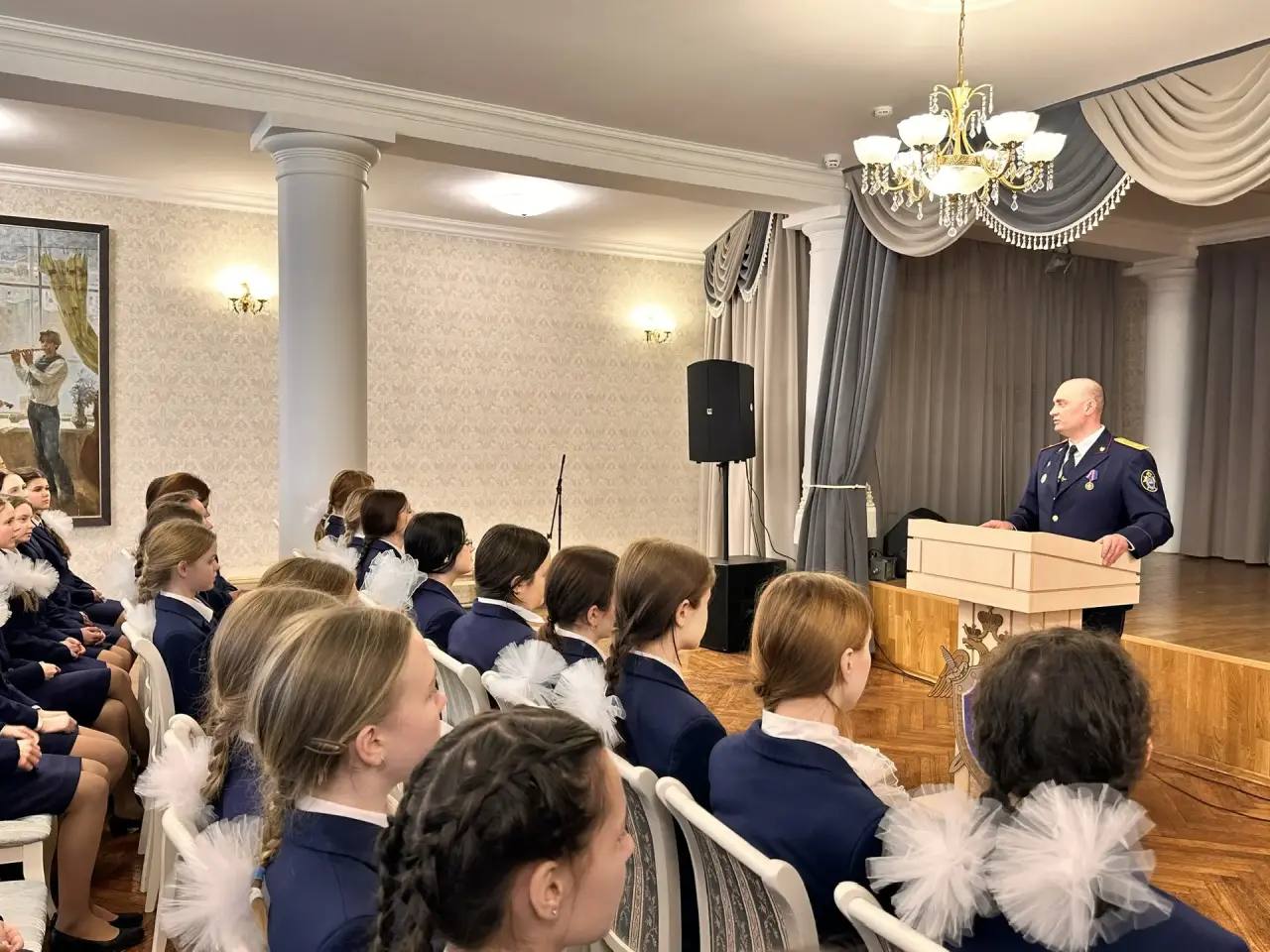 Сотрудник ГСУ СК России по городу Санкт-Петербургу провел лекцию для воспитанниц пансиона Сотрудник ГСУ СК России по городу Санкт-Петербургу провел лекцию для воспитанниц пансиона