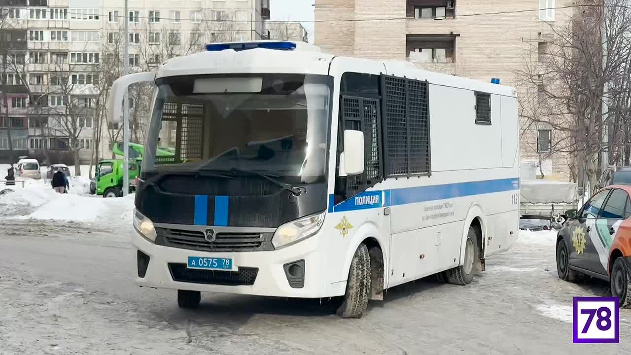 Полиция наведалась в 13 магазинов Невского района