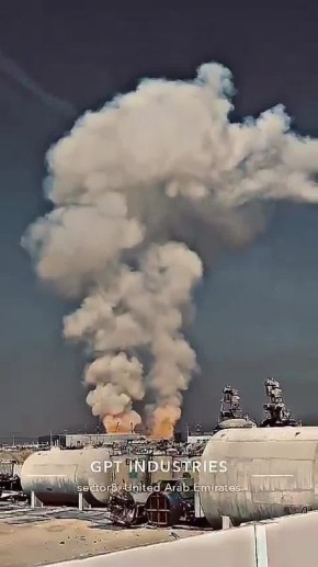 Иран атаковал Эр-Рияд.. В промзоне города наблюдается сильный пожар