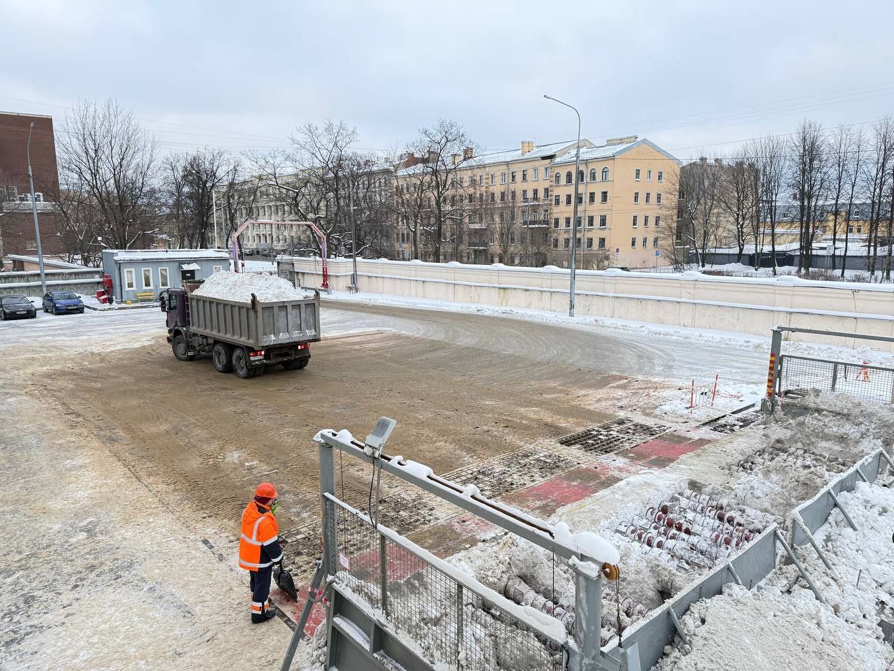 Петербурге в снежные пункты вывезли более 2 млн кубометров осадков, рассказали в комитете по энергетике