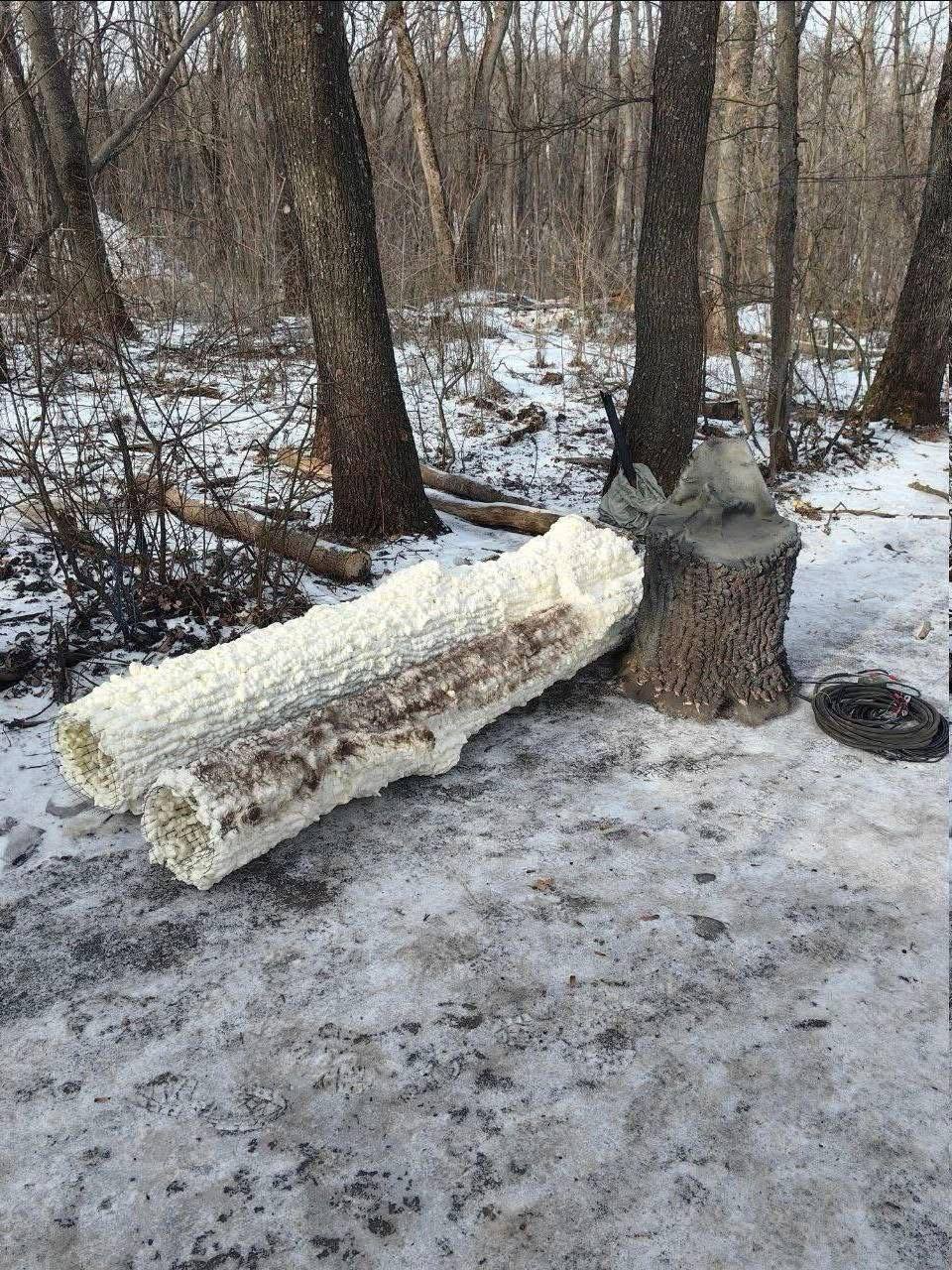 Два майора: Вражеские каналы публикуют фото реализации отличной идеи русского солдата по маскировке антенн средств РЭБ, РЭР, связи, замаскированных под деревья, поваленные стволы и пни Два майора: Вражеские каналы публикуют фото реализации отличной идеи русского солдата по маскировке антенн средств РЭБ, РЭР, связи, замаскированных под деревья, поваленные стволы и пни