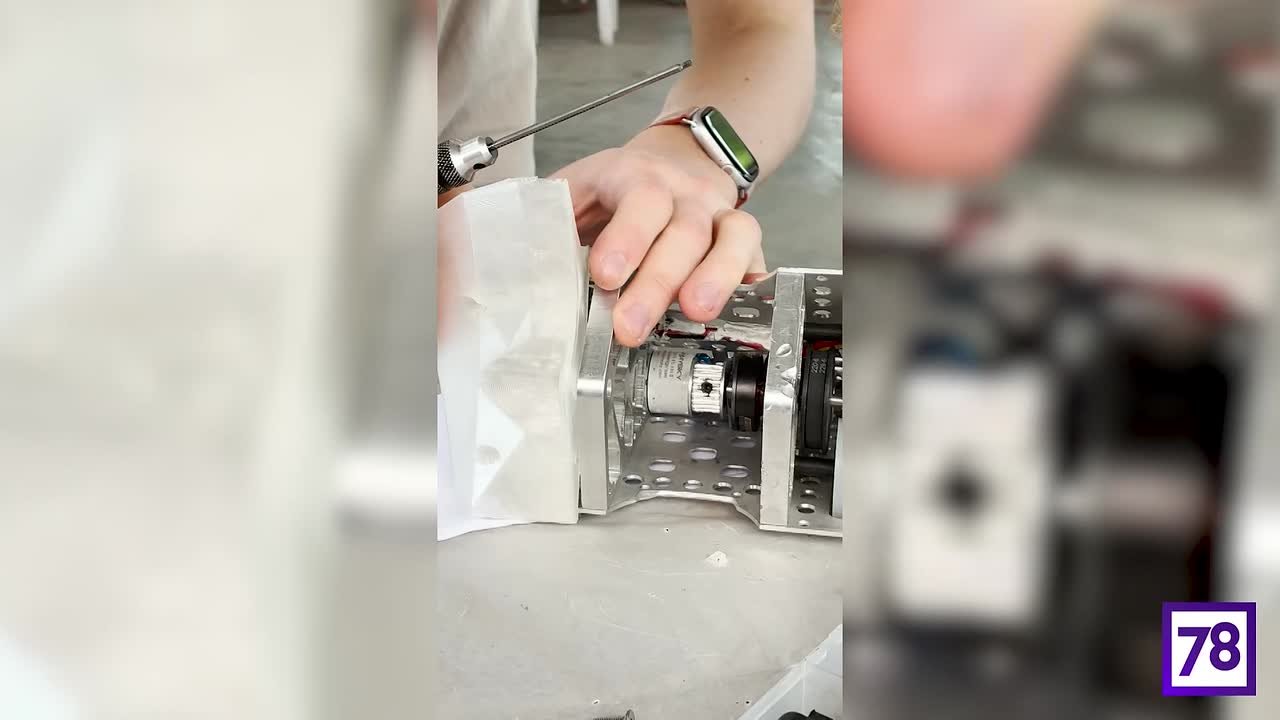 Команда из Политеха заняла первое и третье места на международном чемпионате RoboWars в Индии