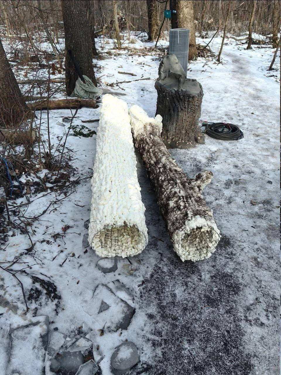 Два майора: Вражеские каналы публикуют фото реализации отличной идеи русского солдата по маскировке антенн средств РЭБ, РЭР, связи, замаскированных под деревья, поваленные стволы и пни Два майора: Вражеские каналы публикуют фото реализации отличной идеи русского солдата по маскировке антенн средств РЭБ, РЭР, связи, замаскированных под деревья, поваленные стволы и пни