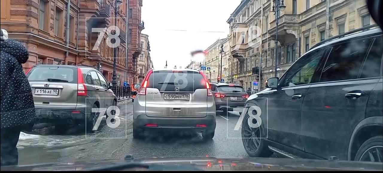 На Маяковской при чистке крыши разбили фонарь