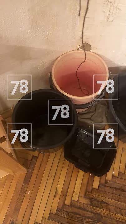 Менять вёдра приходится раз в полчаса