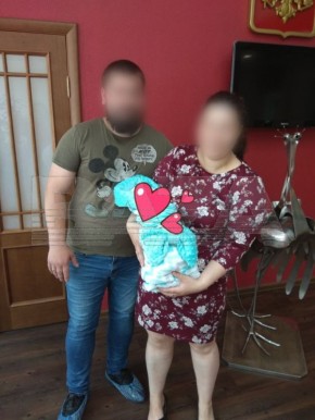 Семейную пару из Питера задержали по подозрению в изнасиловании собственных детей — по показаниям дочери, насилие длилось годами и сопровождалось съёмками порно