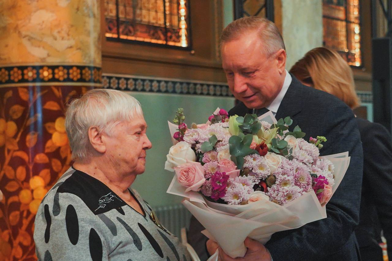 Александр Беглов: Вчерашний вечер завершился тёплым мероприятием – вместе с председателем Законодательного Собрания Александром Бельским поздравили наших ветеранов Александр Беглов: Вчерашний вечер завершился тёплым мероприятием – вместе с председателем Законодательного Собрания Александром Бельским поздравили наших ветеранов