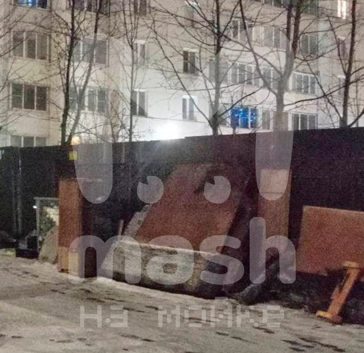 Мусоровозчик спас кису из выброшенного на свалку дивана — хозяева оставили старую мебель на 2-й Комсомольской вместе с малышкой, сидевшей внутри Мусоровозчик спас кису из выброшенного на свалку дивана — хозяева оставили старую мебель на 2-й Комсомольской вместе с малышкой, сидевшей внутри