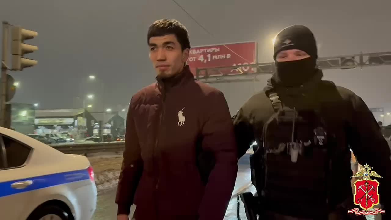 Бейсбольная бита, унитаз и беспилотник нашли полицейские в машинах петербуржцев