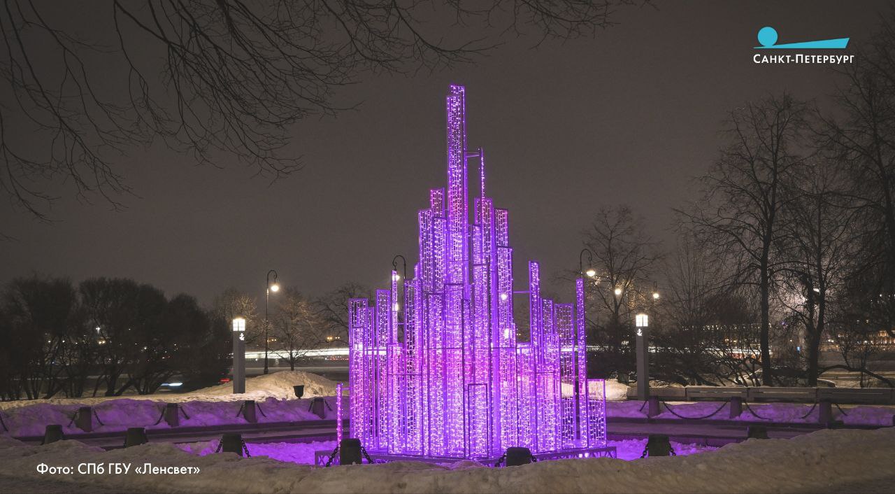 Немного романтики к 8 марта от города — световые фонтаны в Казанском и Нахимовском скверах перекрасят в цикломеновый цвет Немного романтики к 8 марта от города — световые фонтаны в Казанском и Нахимовском скверах перекрасят в цикломеновый цвет