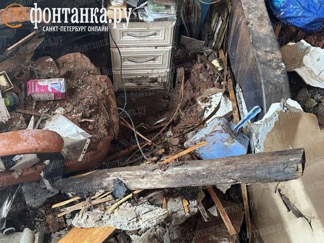 «На меня рухнул потолок». Коммуналку залило горячей водой после обрушения в Петроградском районе «На меня рухнул потолок». Коммуналку залило горячей водой после обрушения в Петроградском районе