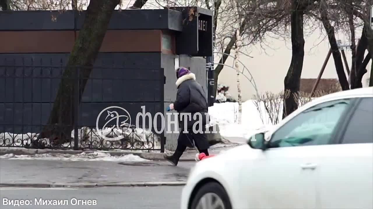 Ноль внимания — такая реакция на сирены была у встреченных нами петербуржцев