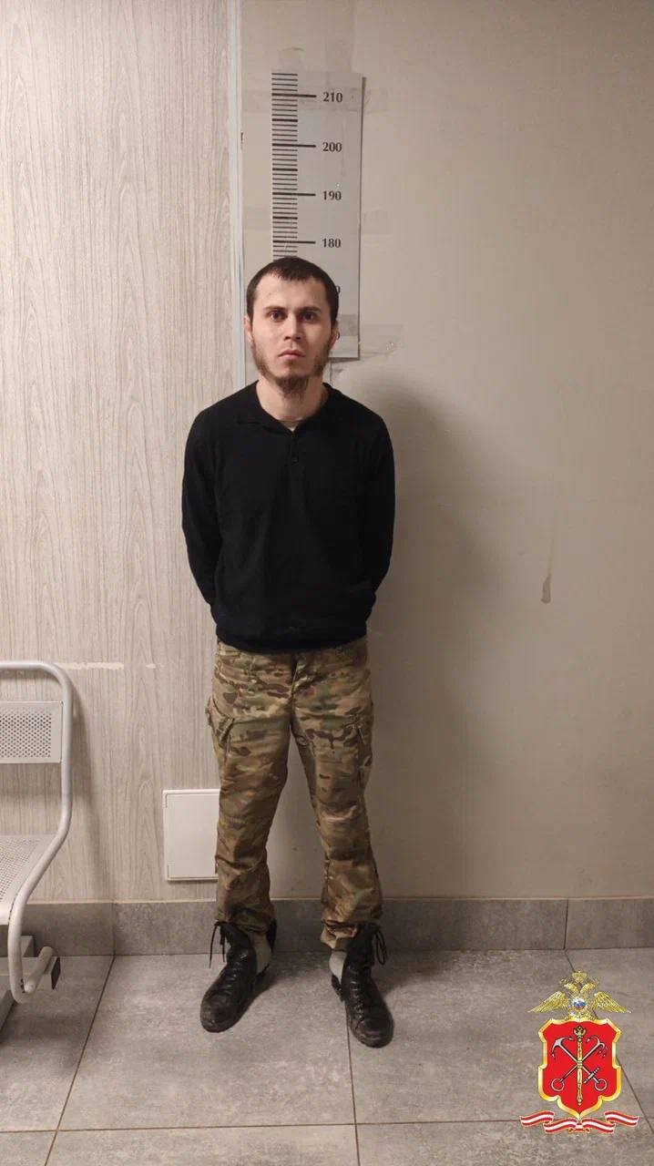 Полиция Фрунзенского района оперативно задержала троих налетчиков на гипермаркеты в разных районах Петербурга Полиция Фрунзенского района оперативно задержала троих налетчиков на гипермаркеты в разных районах Петербурга