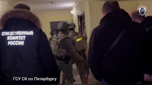СОБР пришел к завхозу и замдиректора школы 627 в Невском районе Петербурга