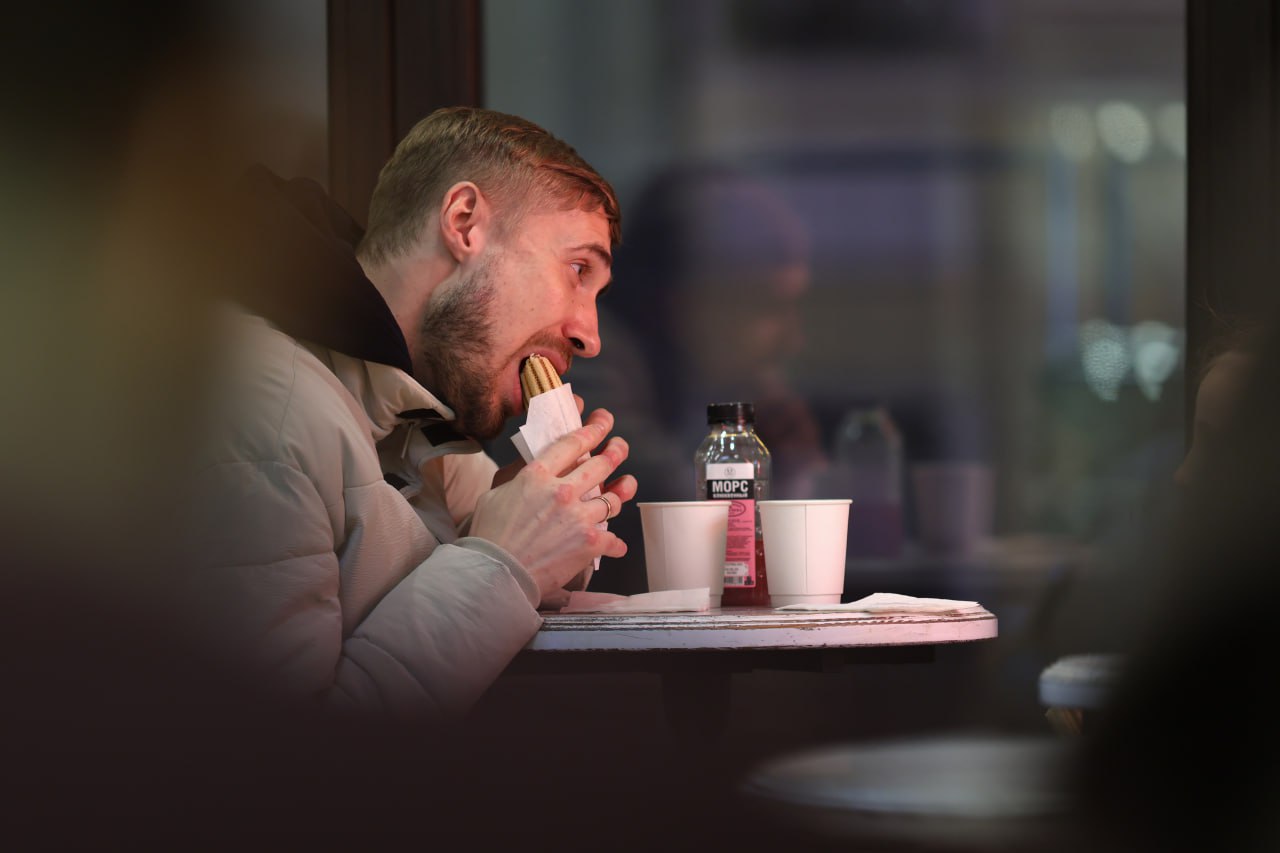 Российские рестораны готовятся к «голодному году»: люди перестают ходить в заведения, предпочитая есть недорогую готовую еду из супермаркетов