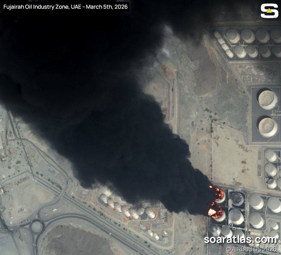 Последствия прилетов "Шахедов" по нефтебазе в Фуджейре в ОАЭ