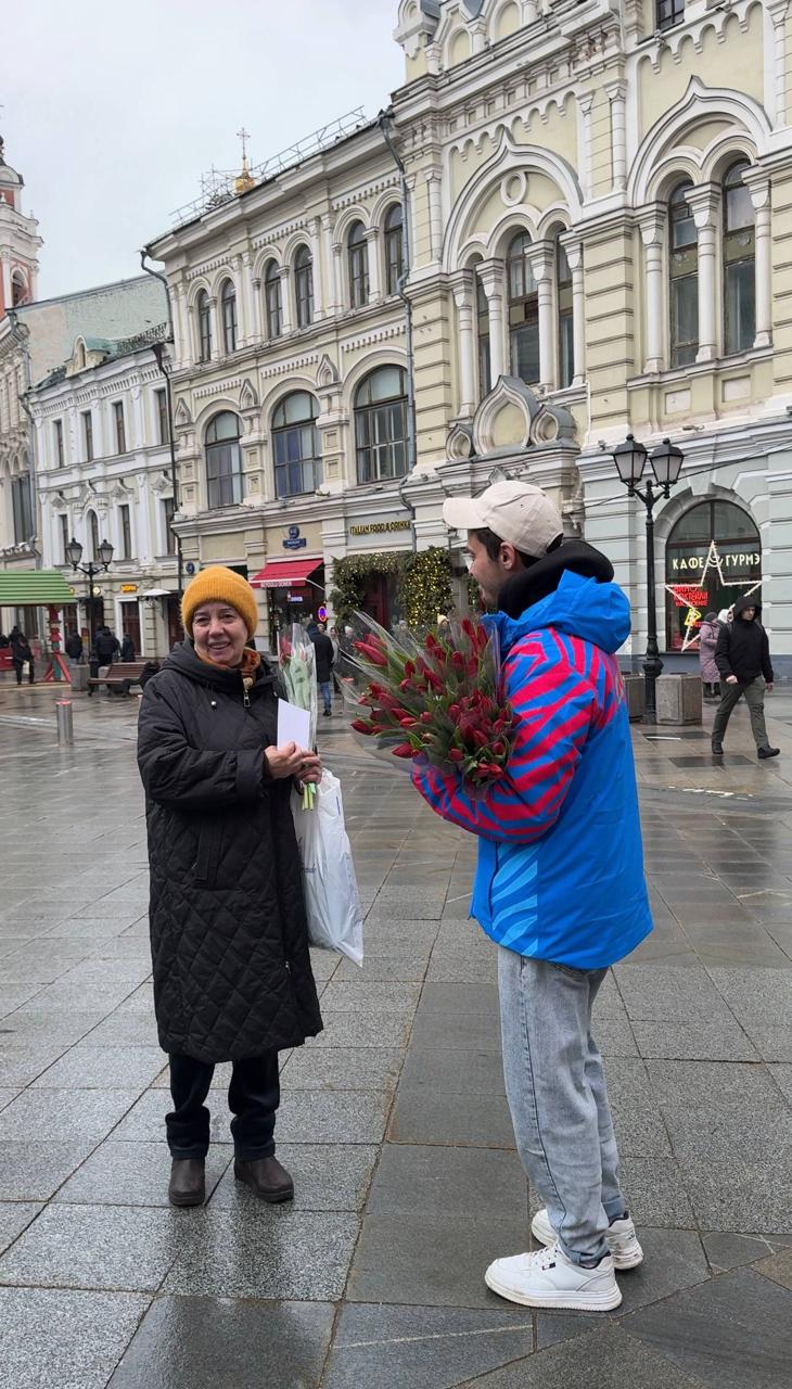 До 8 Марта осталось ещё два дня, а количество тюльпанов на улице уже выросло в разы