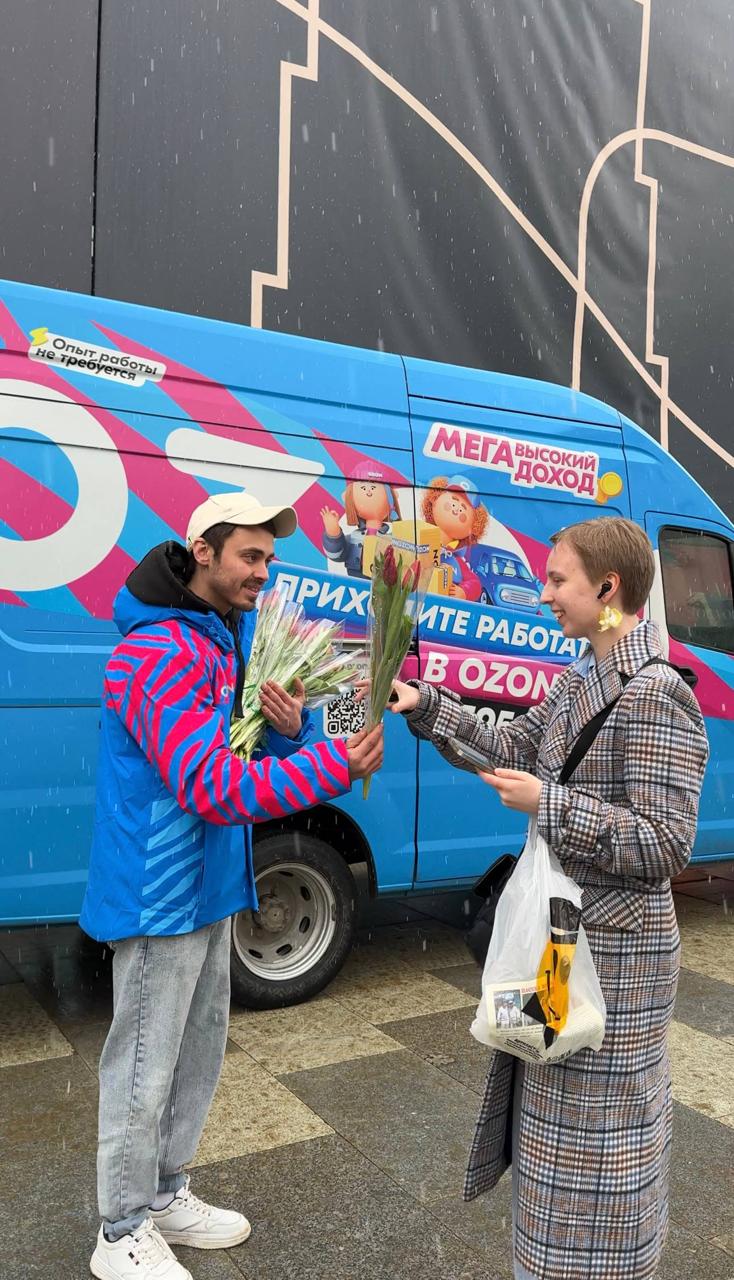 До 8 Марта осталось ещё два дня, а количество тюльпанов на улице уже выросло в разы До 8 Марта осталось ещё два дня, а количество тюльпанов на улице уже выросло в разы