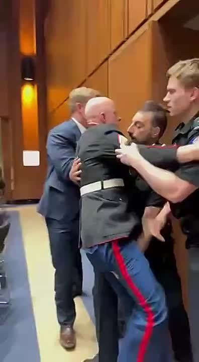 Нет, этой стране и этим людям уже ничто не поможет