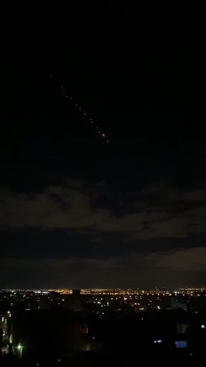 Иран продолжает запускать ракеты с кластерными боеголовками по Израилю Если прилеты в Тель-Авиве