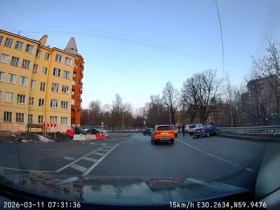 8 машин столкнулись на пересечении набережной Смоленки и 12/13 линии Васильевского острова