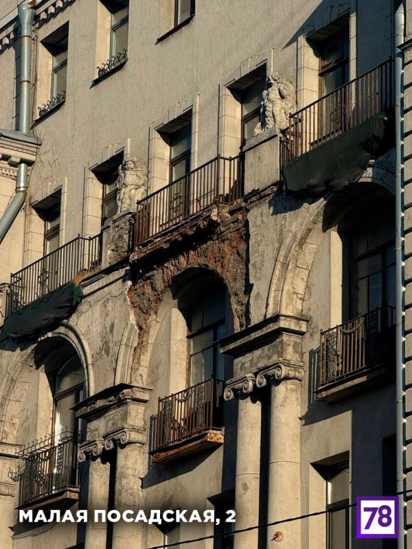 Несколько потенциально опасных фасадов заметили в Петербурге