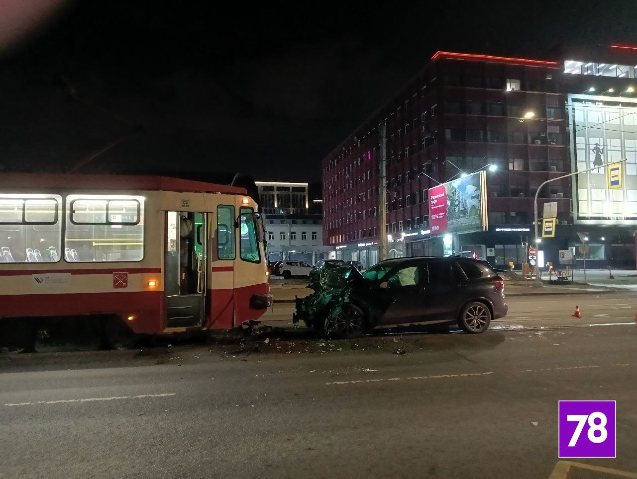 Трамвай 1 — BMW 0: столкновение лоб в лоб произошло на Энгельса