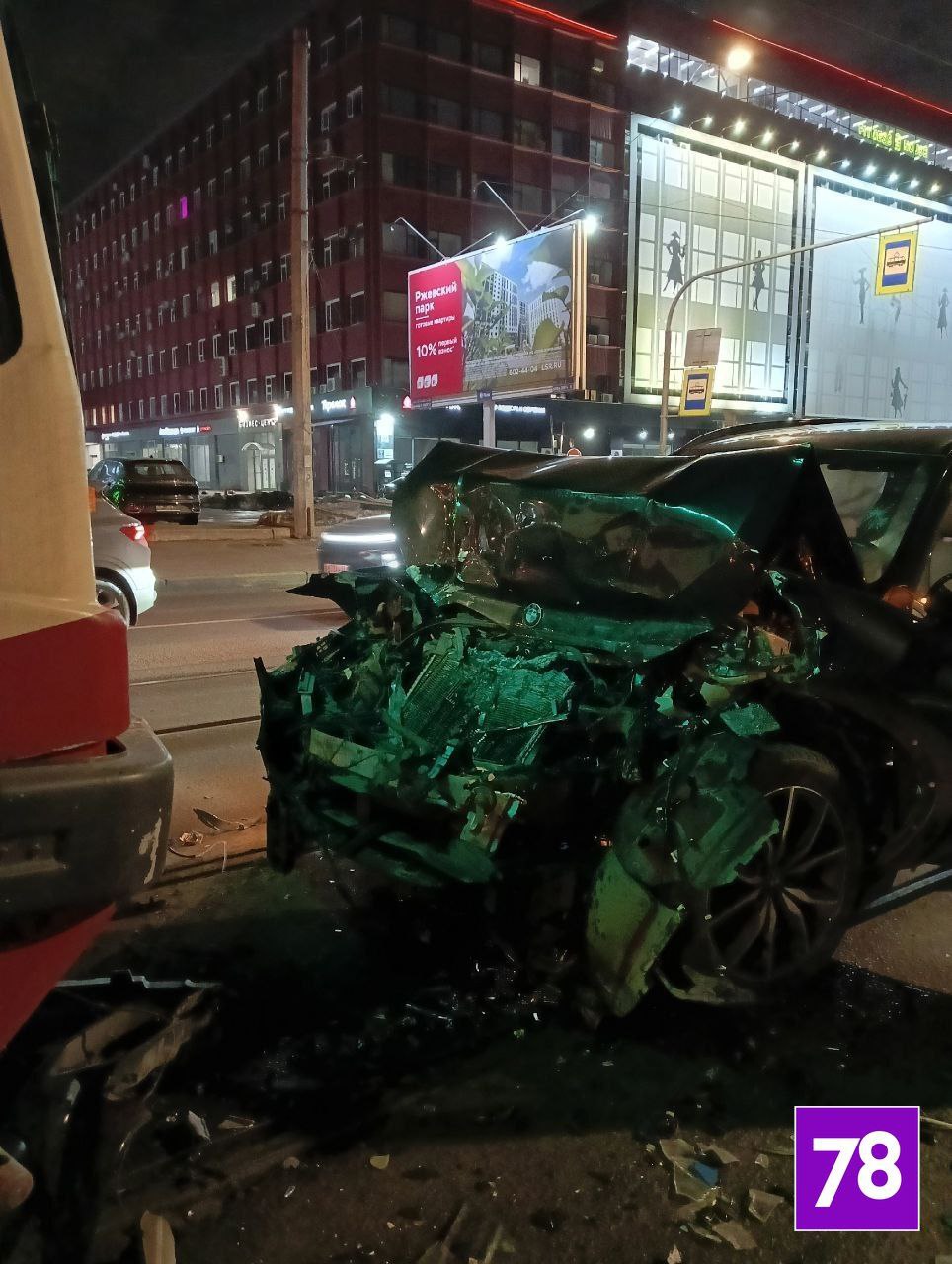 Трамвай 1 — BMW 0: столкновение лоб в лоб произошло на Энгельса Трамвай 1 — BMW 0: столкновение лоб в лоб произошло на Энгельса