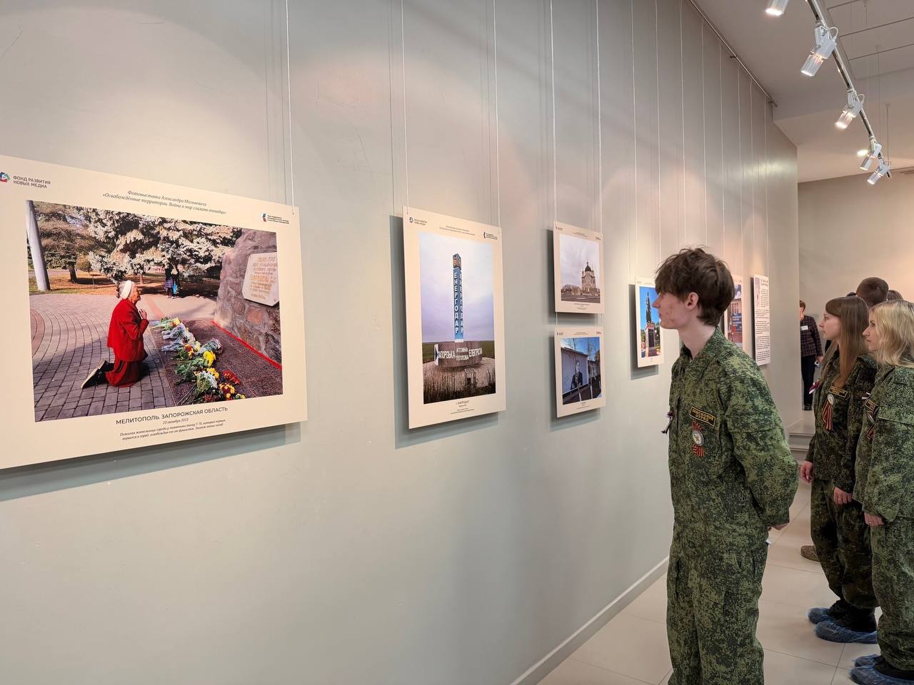 Александр Малькевич: 1111 Дневник военкора: в Саранске открылась фотовыставка Александра Малькевича «СВО: мир и война глазами очевидца» Александр Малькевич: 1111 Дневник военкора: в Саранске открылась фотовыставка Александра Малькевича «СВО: мир и война глазами очевидца»