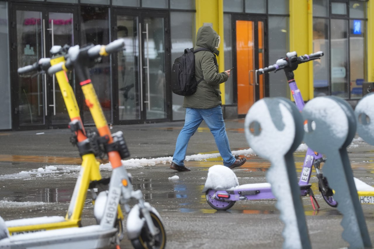 Парковки для самокатов официально появятся в новых ЖК Петербурга