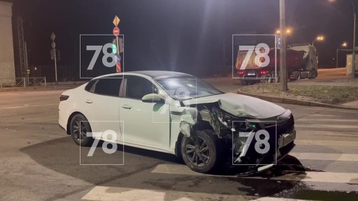 В Московском районе самосвал столкнулся с иномаркой. Все произошло на Ялтинской улице ночью