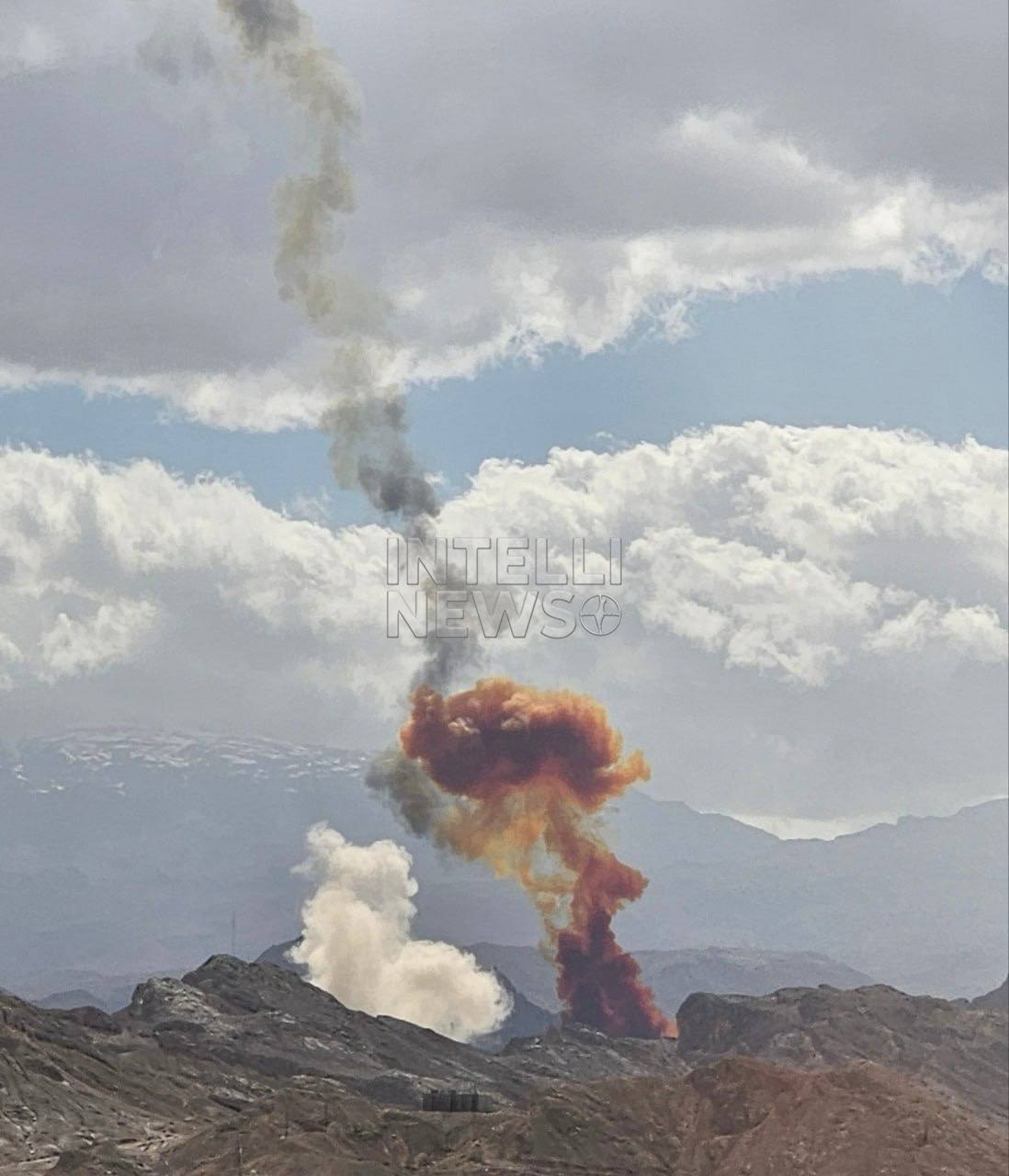 Пуски по Израилю с территории одного из ракетных городов Ирана Пуски по Израилю с территории одного из ракетных городов Ирана