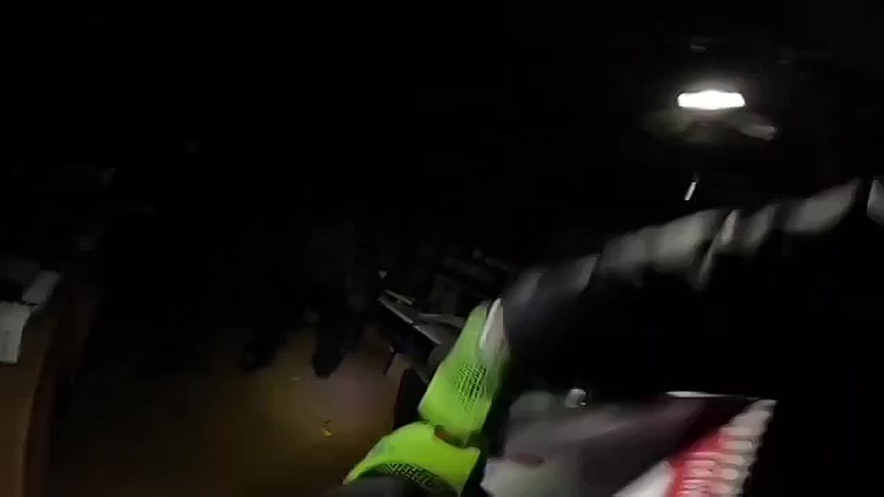 «Мы придем за вами»: В Чехии подожгли здание израильской оружейной компании