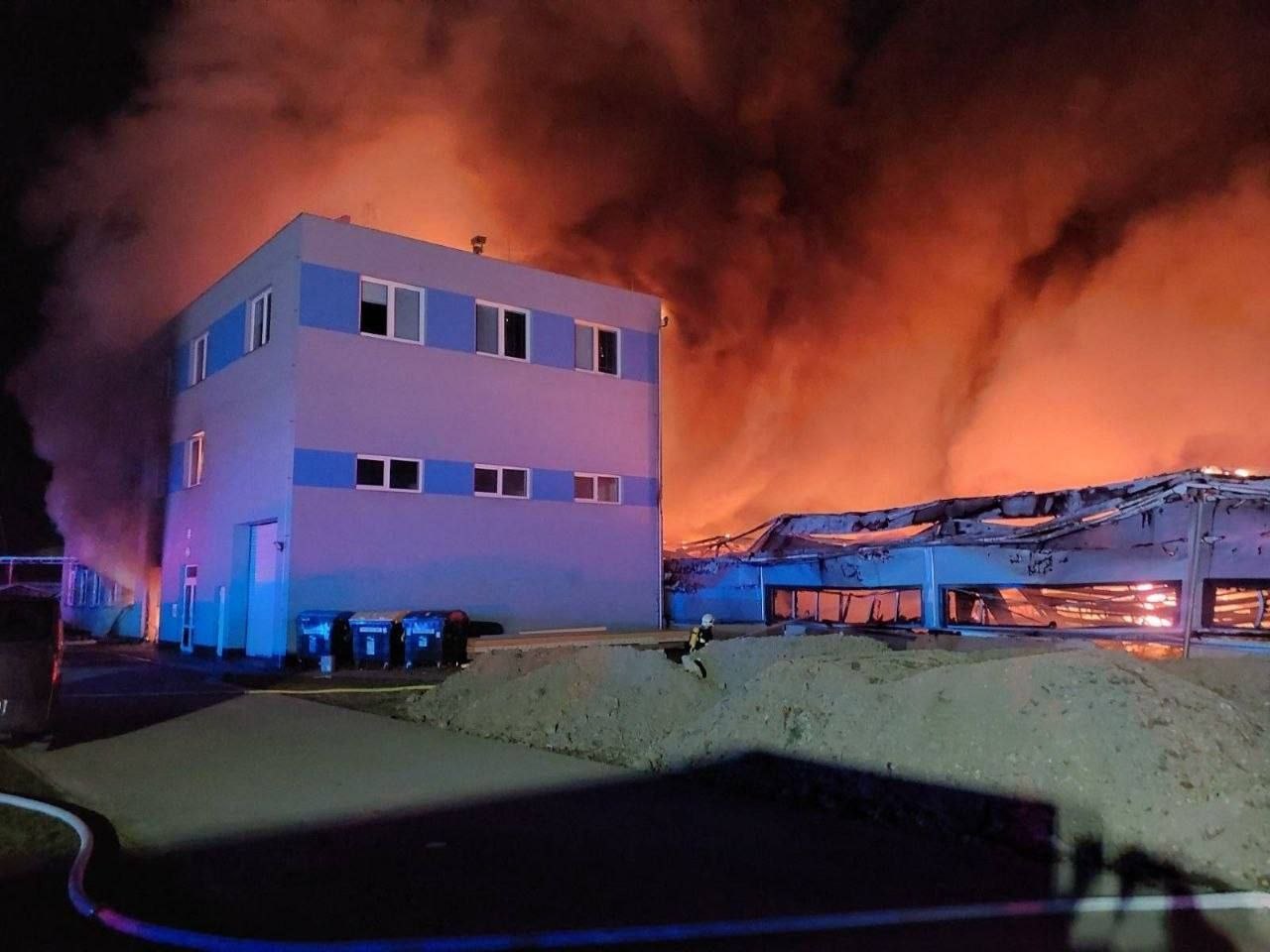 «Мы придем за вами»: В Чехии подожгли здание израильской оружейной компании «Мы придем за вами»: В Чехии подожгли здание израильской оружейной компании