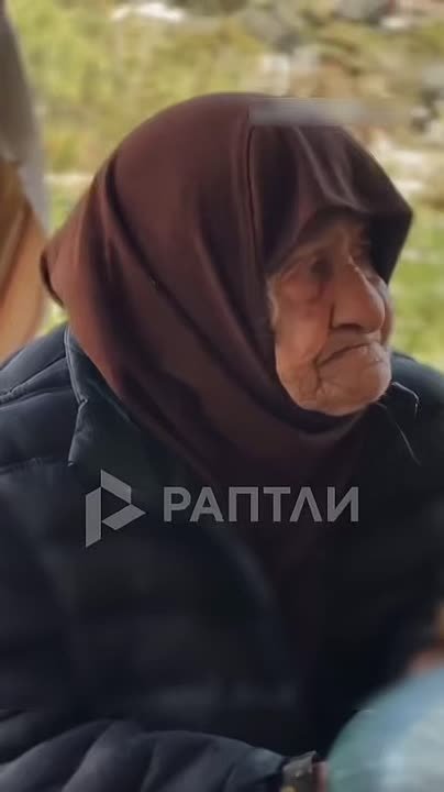 «Я буду бросать в них камни!»: 100-летняя ливанка отказалась покидать свой дом