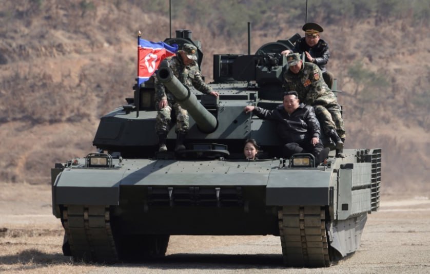 Дочь Ким Чен Ына покатала папку на танке