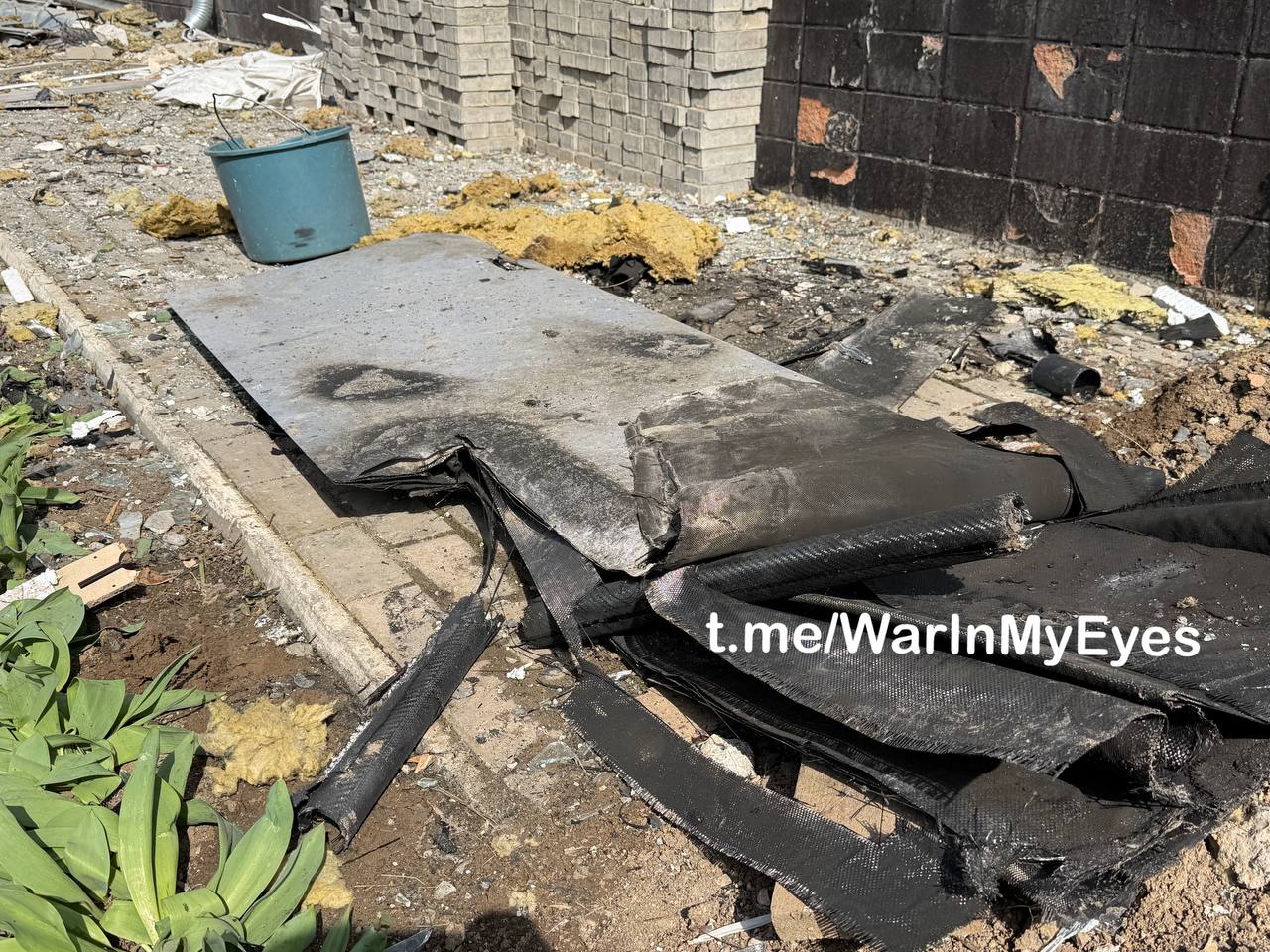 Последствия прилета ударных БПЛА ВСУ по территории Телецентра в Ленинском районе Донецка сегодня ночью Последствия прилета ударных БПЛА ВСУ по территории Телецентра в Ленинском районе Донецка сегодня ночью