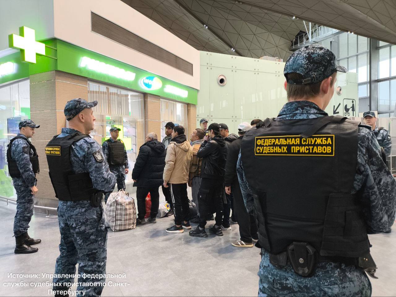 Больше 8 тысяч иностранцев, которые нарушили миграционный режим, было выдворено из Петербурга в 2025 году