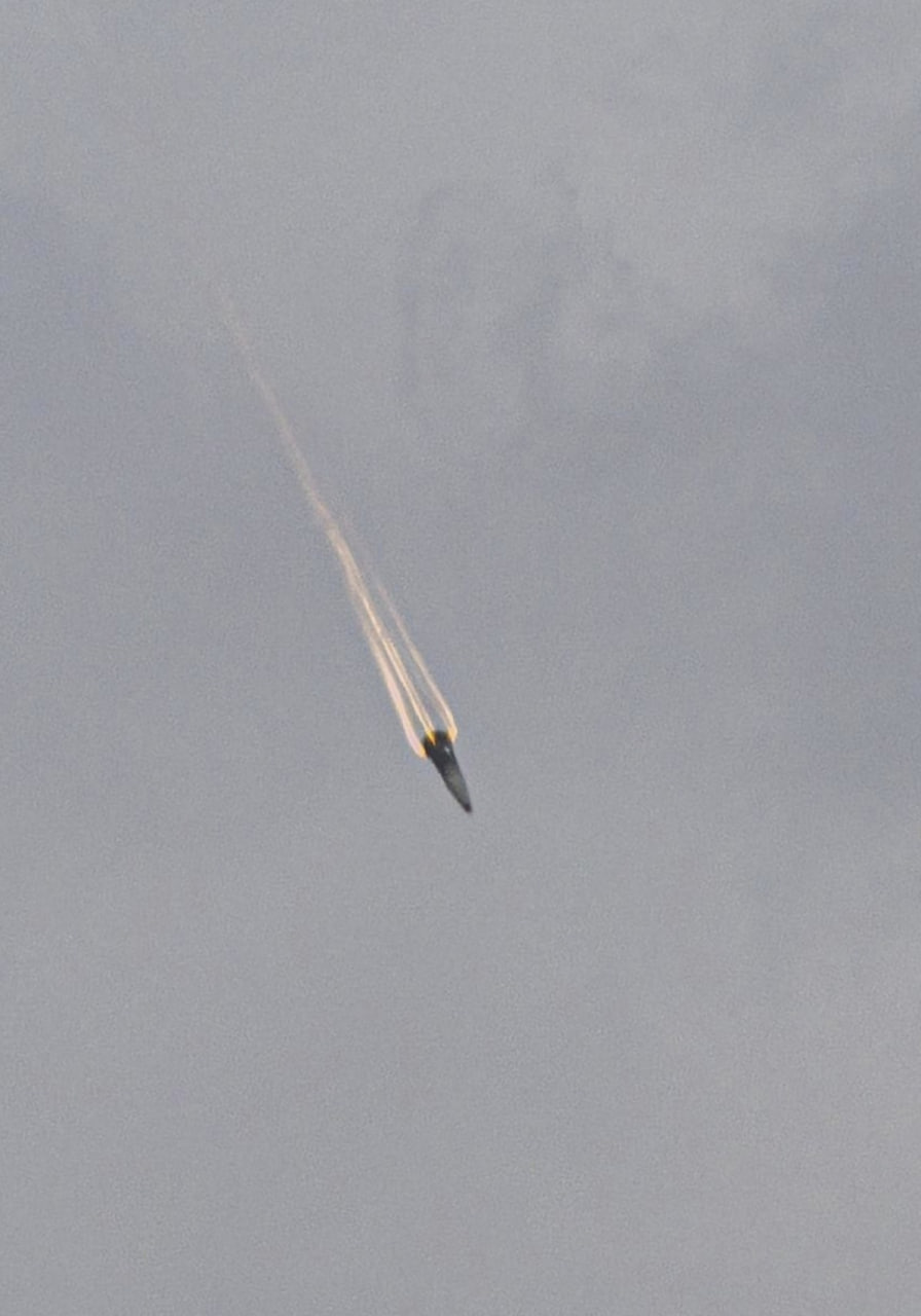 Юрий Баранчик: Сделанный израильским фотографом Йонатаном Синделом 20 марта 2026 года снимок, предположительно, зафиксировал боевую часть иранской ракеты в момент падения в Старом городе Иерусалима