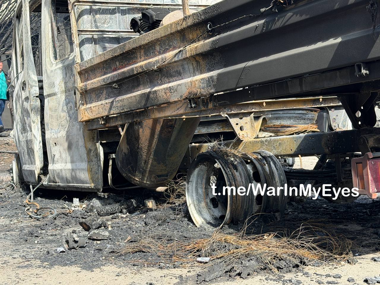 Последствия прилета ударных БПЛА ВСУ по территории Телецентра в Ленинском районе Донецка сегодня ночью Последствия прилета ударных БПЛА ВСУ по территории Телецентра в Ленинском районе Донецка сегодня ночью