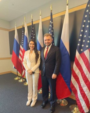 Анекдот дня: Американцев пригласили на День Победы в Москву