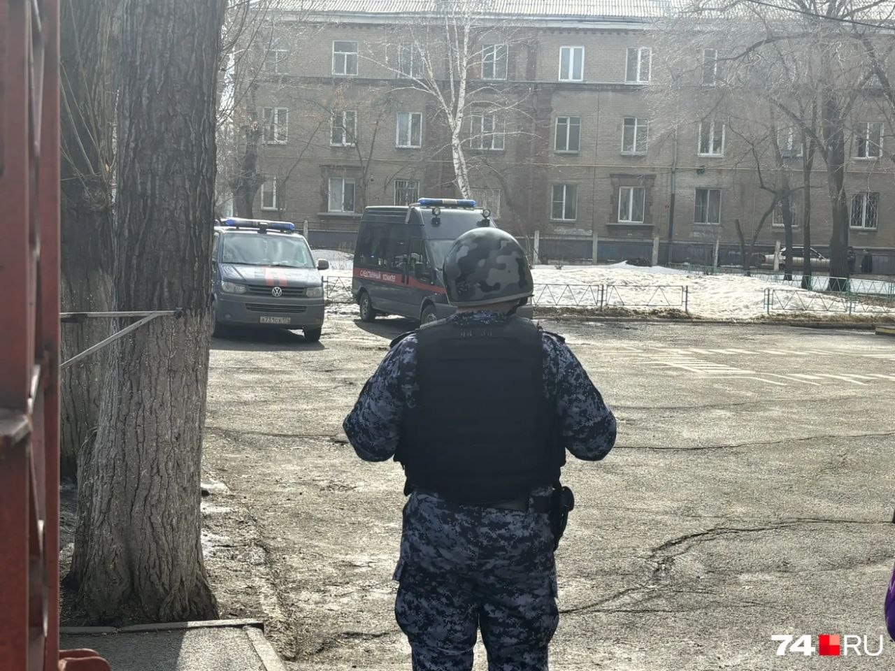 Девятиклассник выстрелил в одноклассницу в Челябинске Девятиклассник выстрелил в одноклассницу в Челябинске