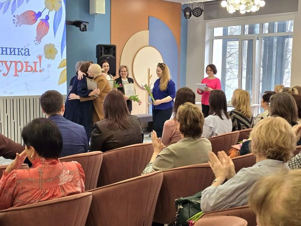 Виталий Милонов: Сотрудникам библиотечной системы Пушкинского района вручены благодарственные письма Виталий Милонов: Сотрудникам библиотечной системы Пушкинского района вручены благодарственные письма