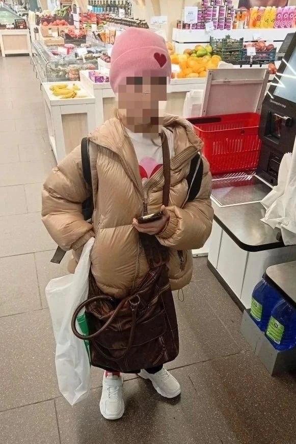 В Петербурге росгвардейцы помогли вернуться домой 11-летней сладкоежке, которая посреди ночи ушла от родителей, чтобы закупиться конфетами