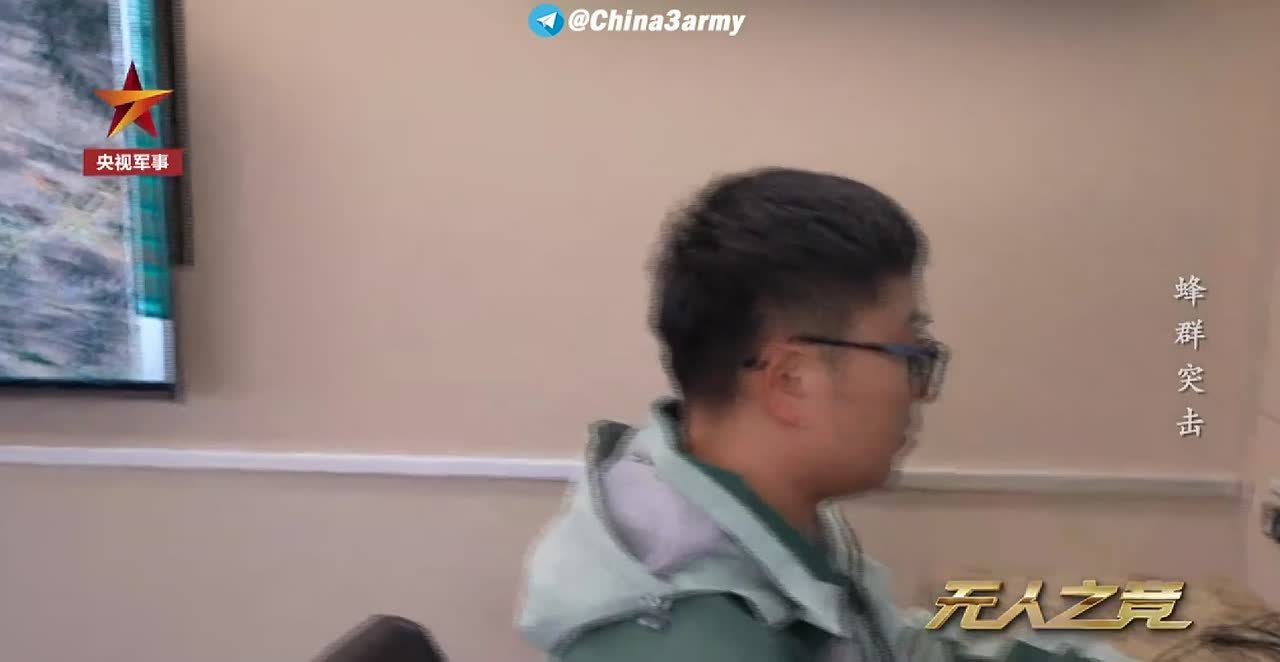 96 дронов в одних руках. Китай показал целую систему, которая меняет саму суть войны